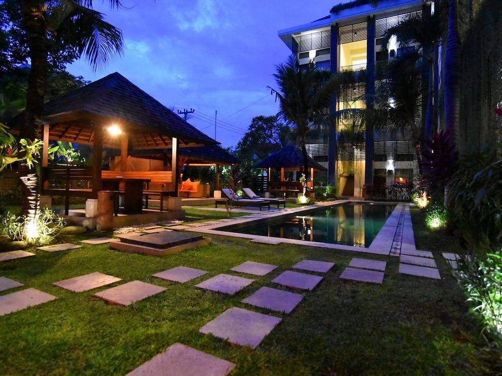 Ganga Hotel & Apartment Denpasa Buitenkant foto