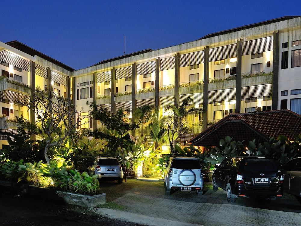 Ganga Hotel & Apartment Denpasa Buitenkant foto
